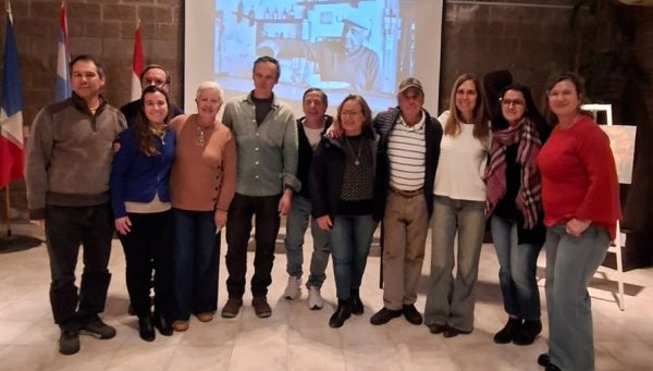 Membres du Centre Savoy, École de Fatima, auteur de l’Exposition et commerçants